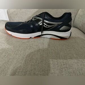 Saucony Lancer men’s tennis shoes.